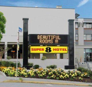 Super 8 Victoria Motel Bagian luar foto